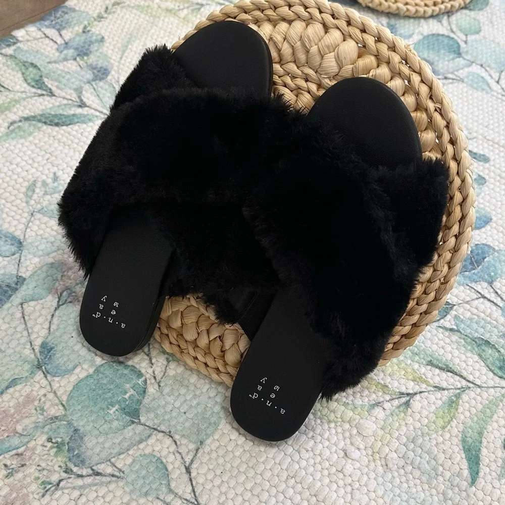A New Day Women’s Black Fuzzy Slide Sandals Size 5.5 Crossband Faux Fur New
